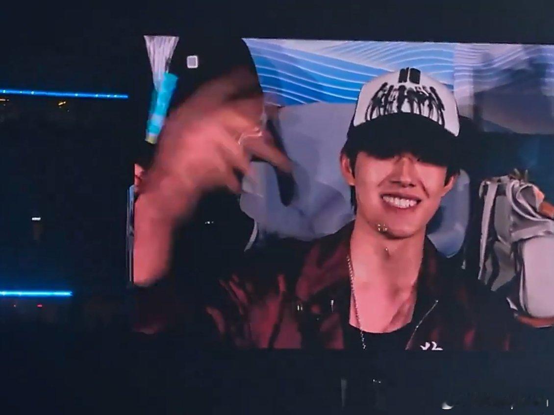 张杰见谁都说好帅啊张杰演唱会每天定时刷新明星嘉宾，魏晨、张极、王楠、齐思钧等等都