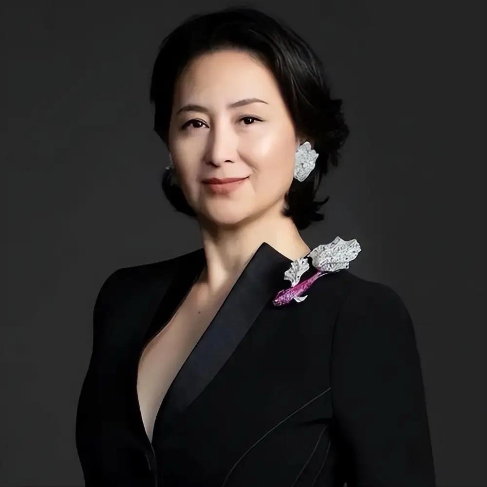 何超琼有一句极为清醒的人间真言：“你只需要考虑自己的感受和利益，至于别人的感受