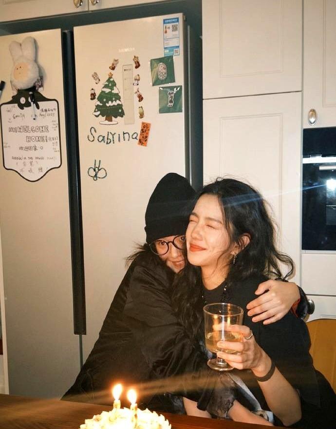 《生日蛋糕上的奶油刀：当95花开始互相切割资源》（李庚希给庄达菲庆生的微博底下