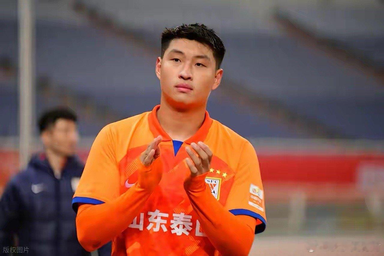 媒体人徐江在直播中叹息，山东泰山旧将郭田雨还没有开窍就退役了。确实，当年的郭田雨