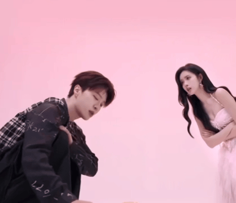 范丞丞看孟子义眼神奔跑吧范丞丞看孟子义那个眼神，温柔得不像平时那个搞笑男。我磕