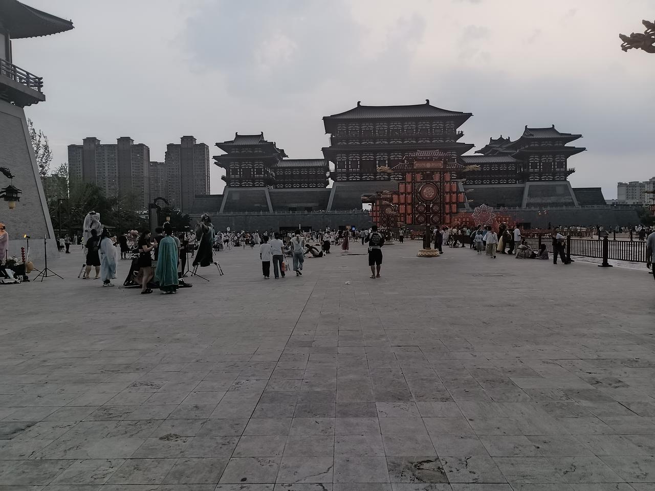今天，印度股市可能要难过了，三重大利空叠加，不知道会跌多少。第一个利空：美股三