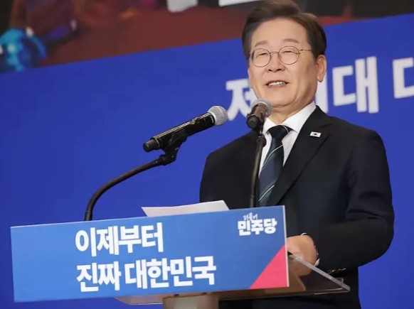 李在明冲到第四了！李在明比尹锡悦牛太多了！据最新民调显示，李在明的支持率已经突