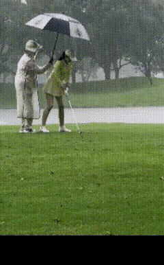 没搞明白，下这么大雨打高尔夫是为了啥