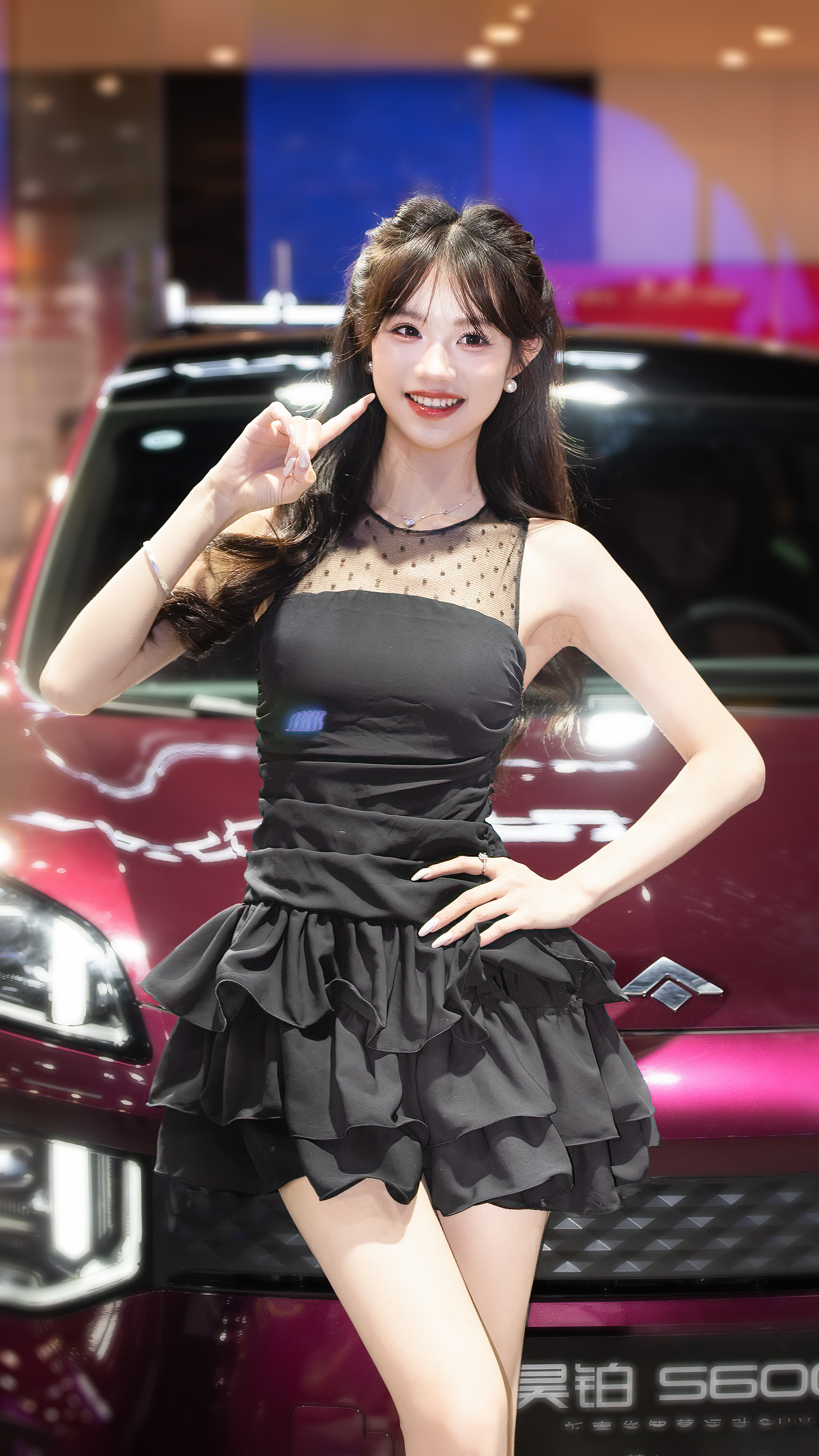 成都车展模特炸毛旺仔清纯美女甜系车展照车模美女