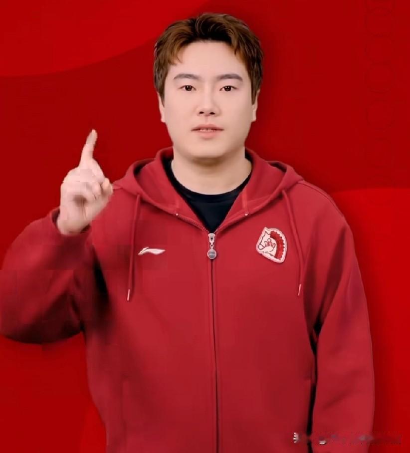 梁靖崑不打比赛去代言，很大可能会走林高远的路。梁靖崑30岁了，在男队是名副其实