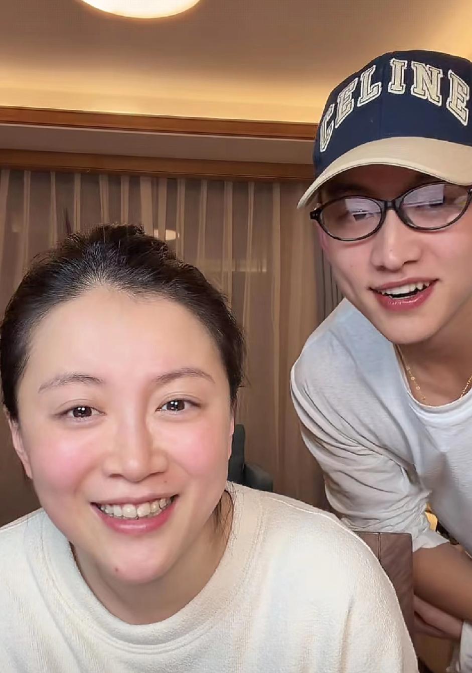 李嘉格感觉不太聪明的样子查了一下她的新男友查完我惊呆了，这个男的，在