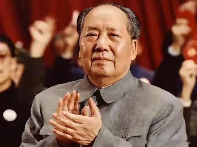 【官方五次权威评价印证：历史越沉淀，毛主席越伟大】   曾几何时，历史虚无主
