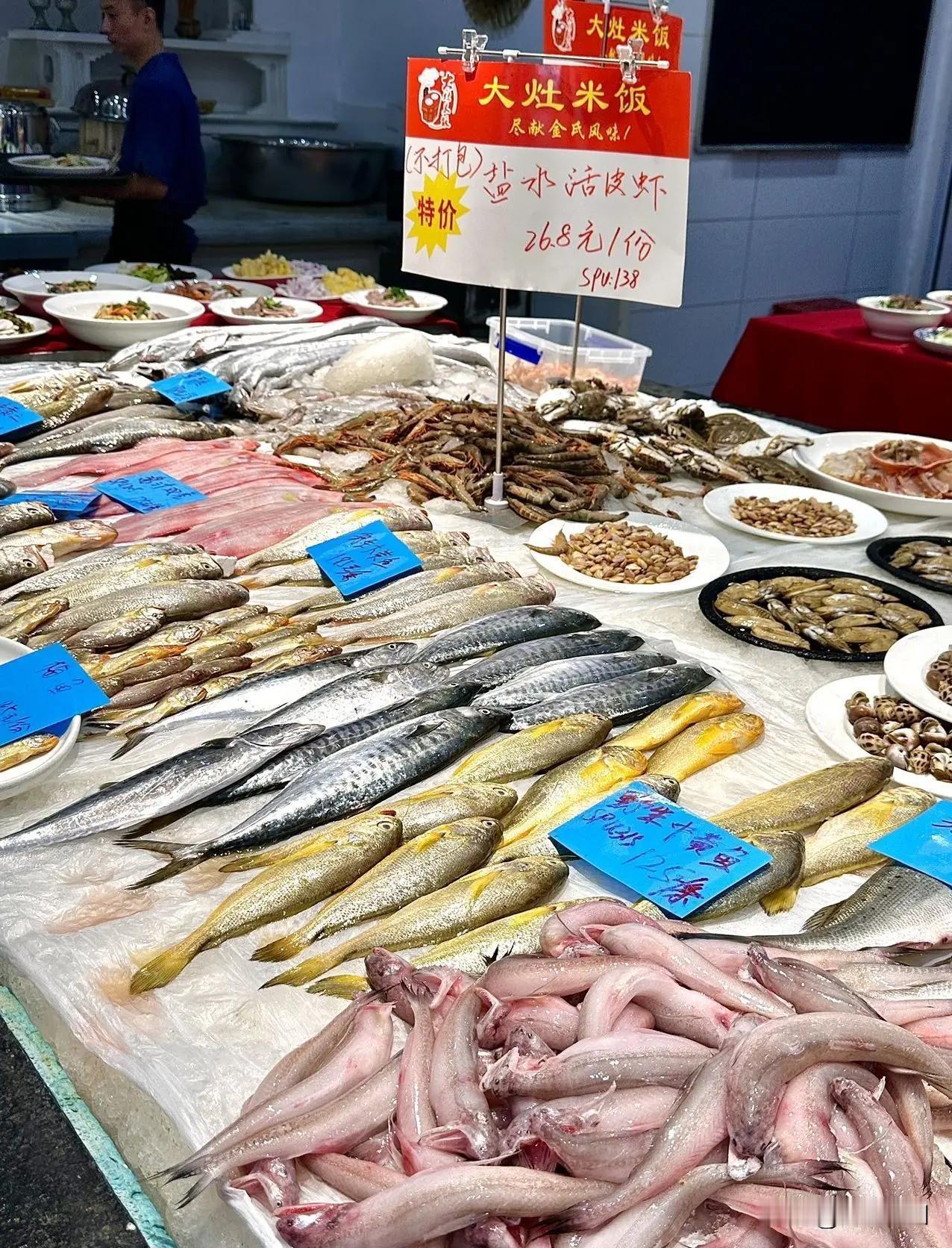 作为一个浙江人，我在杭州和宁波都生活过，我发现这两地的菜市场存在着巨大的差异，从