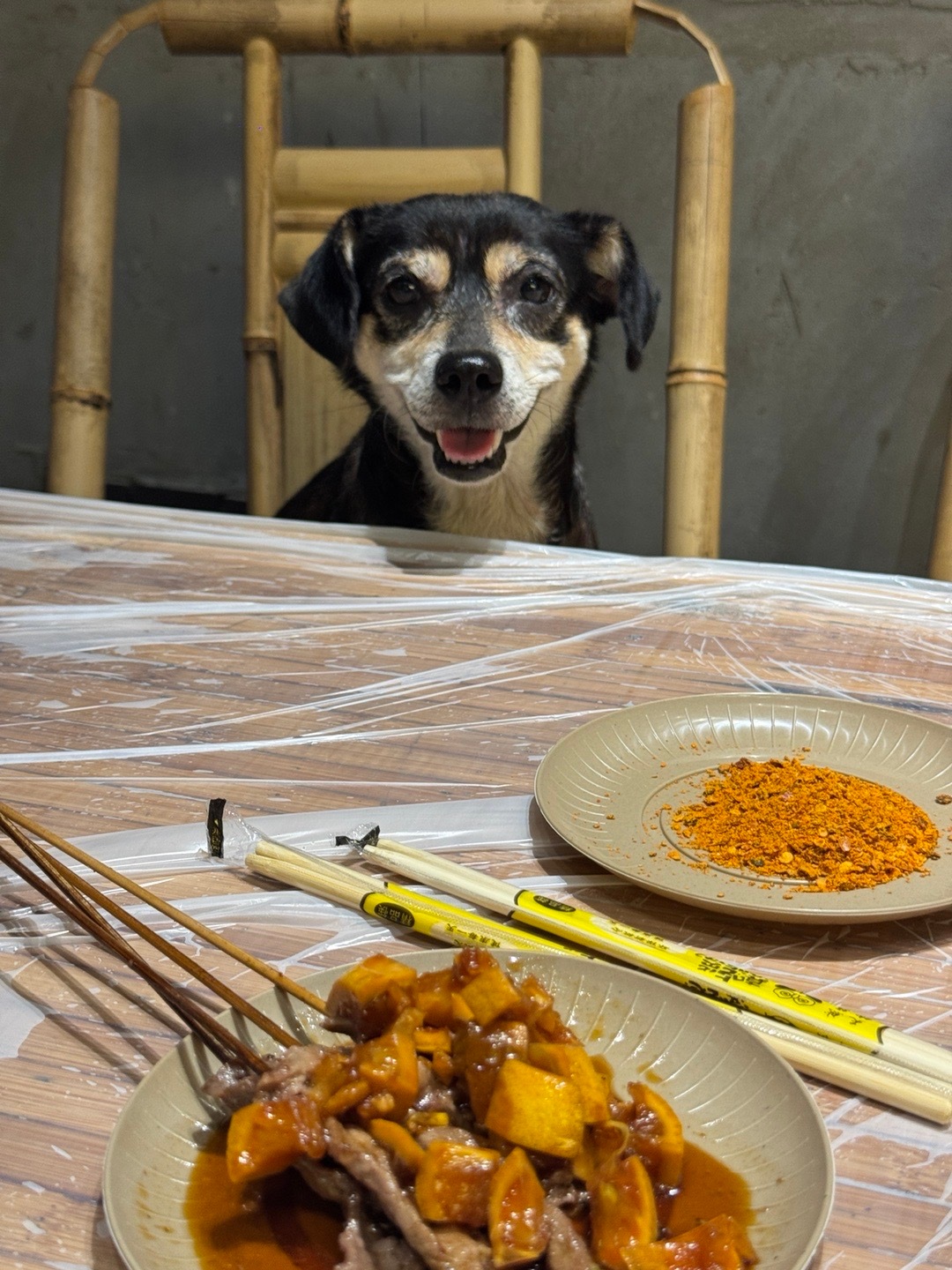 又想吃？让你上桌已经给你面子了狗子​​​