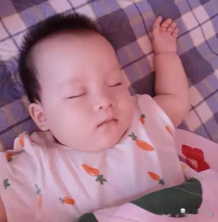 标题：生孩子国家要“包圆”了？这泼天的富贵能接住吗？最近有个大消息，简直像往平