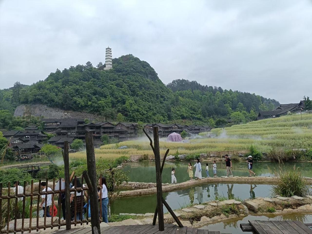 5月1日到贵州遵义的乌江寨游玩，说说感受吧。一、景区附近及景区内