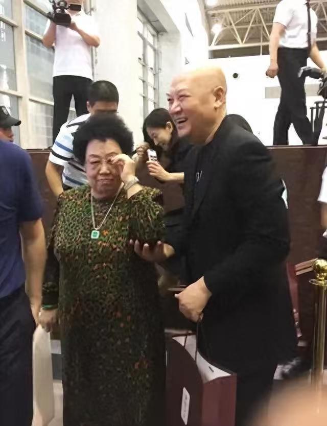 陈丽华生前给“唐僧”迟重瑞立的3条规矩，他做到了！陈丽华1990年和迟重瑞结婚