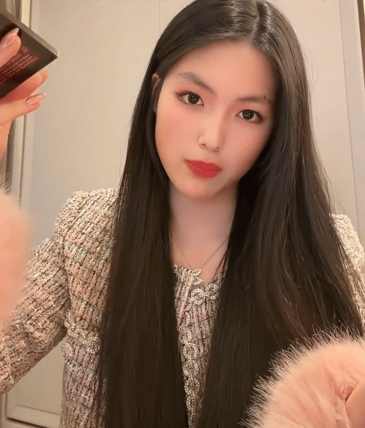 终于知道长辈眼里的自己了王诗龄这妆就算化上天她也只是个孩子[捂脸哭]这两年