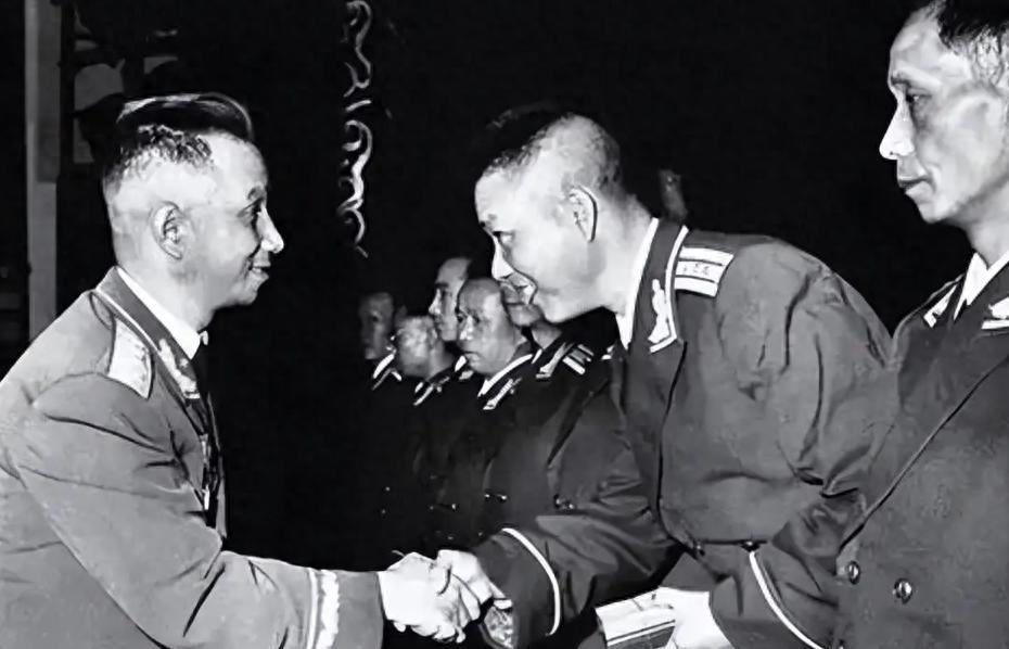 1955年全军授衔时陈毅被授元帅，刘少奇曾提出异议，周总理努力保荐，粟裕为何遗憾