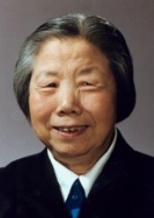 1976年，华国锋郑重宣布：“根据伟大领袖毛主席的生前安排，增选邓颖超同志为全国