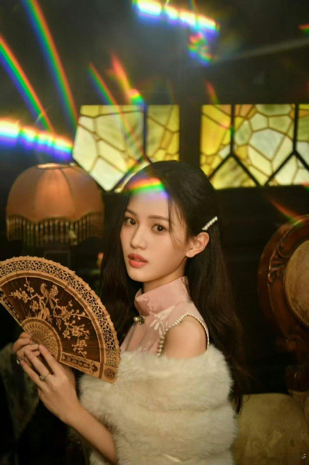 沈羽洁穿旗袍氛围感好绝沈羽洁穿旗袍的氛围感绝了！温婉中透着清冷，气质独特又迷人