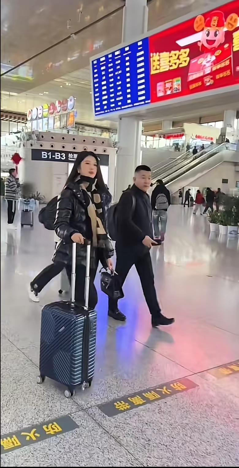 这个江苏拓瑞集团公司董事长徐某和女秘书近日到福建出差去考察新项目，老板这次出差没