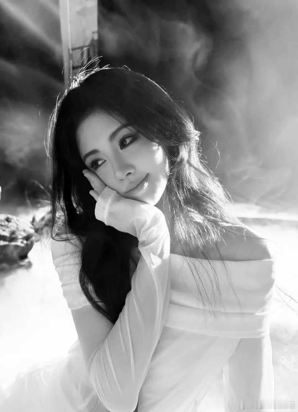 鞠婧祎一直只敢把脸露出来是因为有自知之明吗？