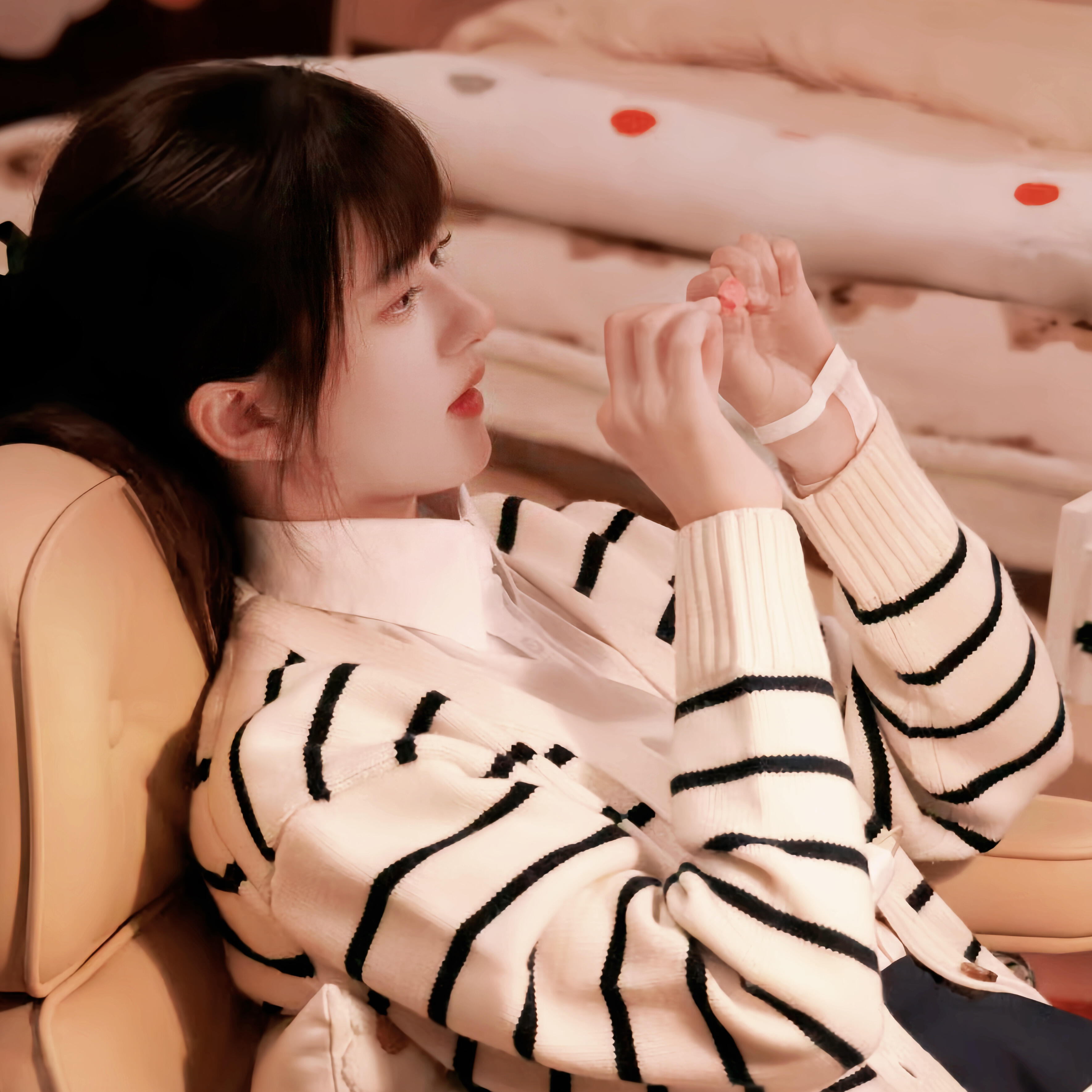 赵露思一组小桑稚头像