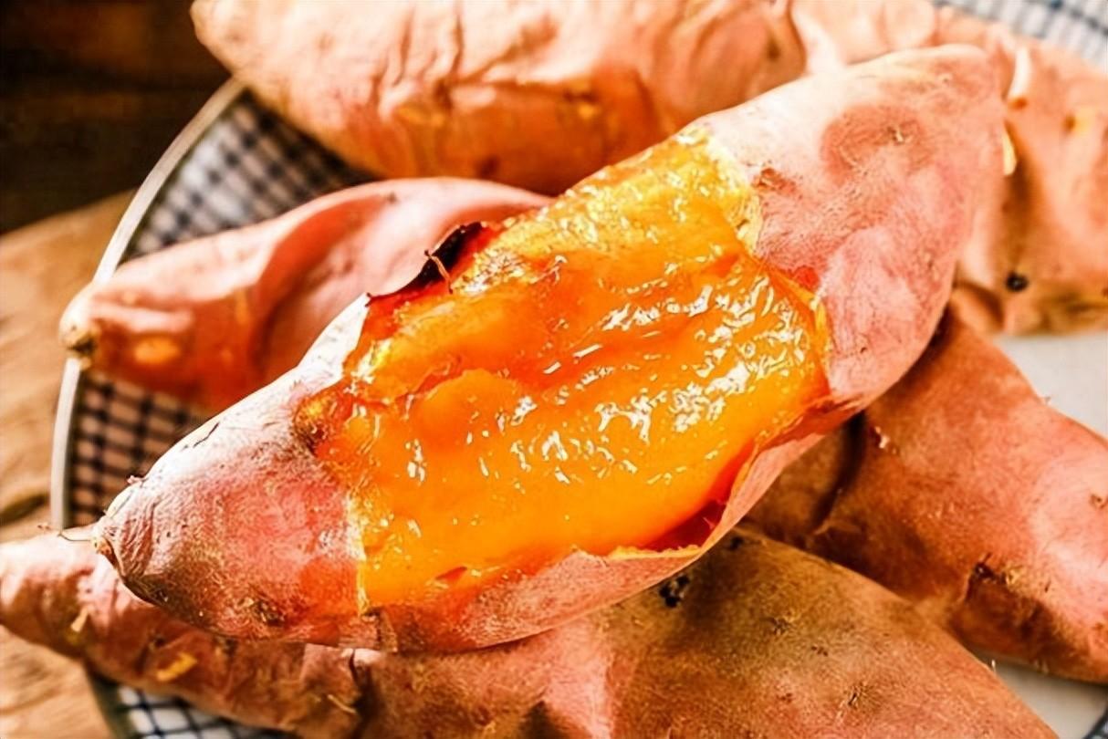 中老年人不能吃红薯？医生劝告：不想住院受罪，这5物别轻易下嘴年纪一上来，吃东