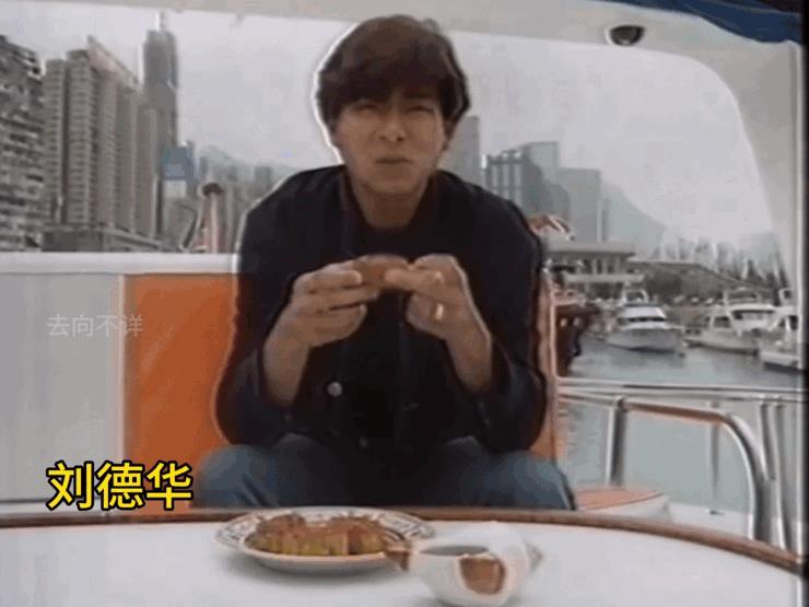 这是1991年第一届央视中秋晚会的珍贵片段，由两岸三地共同举办，群星荟萃。还是