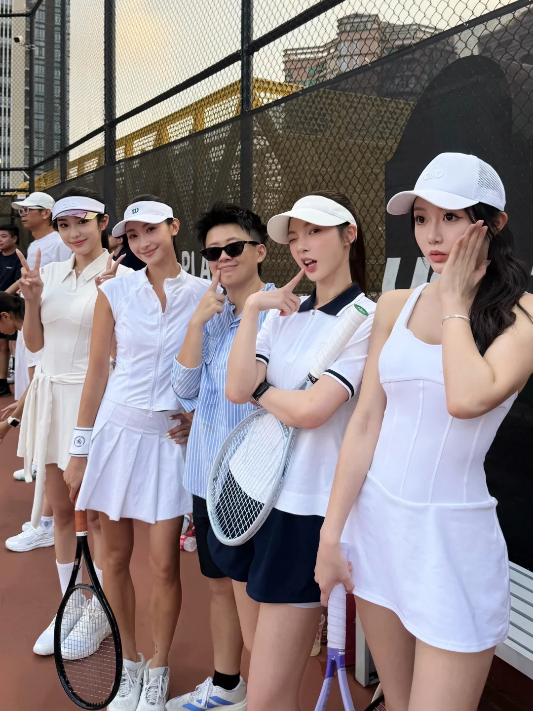 就是说打网球美女多呀