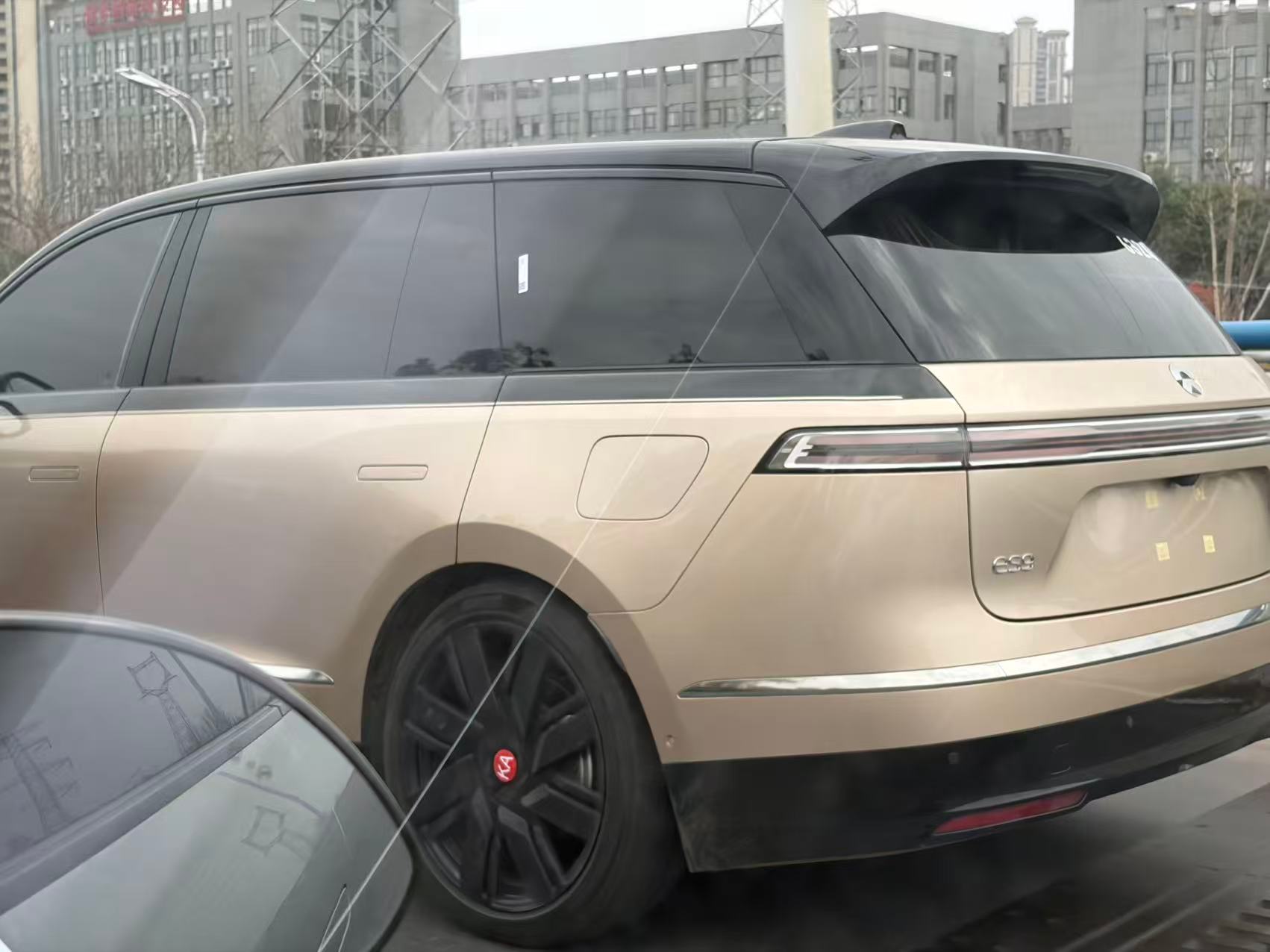 来自合肥粉丝的投稿，我绝对不会出卖朋友，别问是谁。这是蔚来ES9测试车，想说