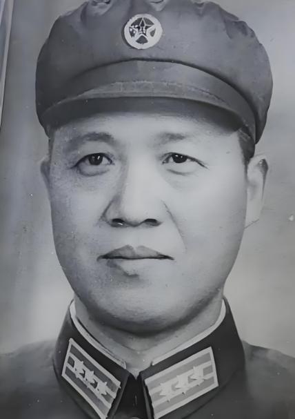 1950年志愿军团长范天恩带两千余人失联多日，由于私自率部赶入松骨峰战场竟然成了