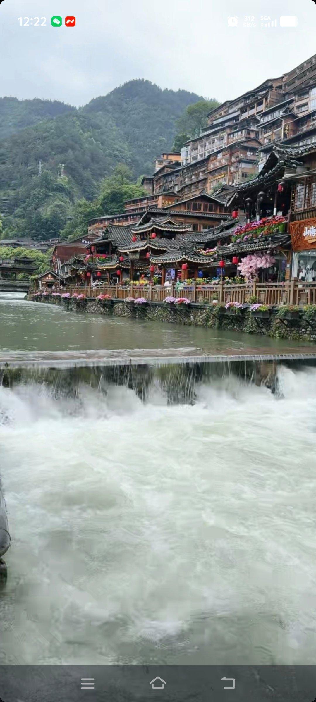 今年夏天想去看瀑布旅游，远则广西德天瀑布（开车好远），近则五桂山长坑瀑布（要坐电