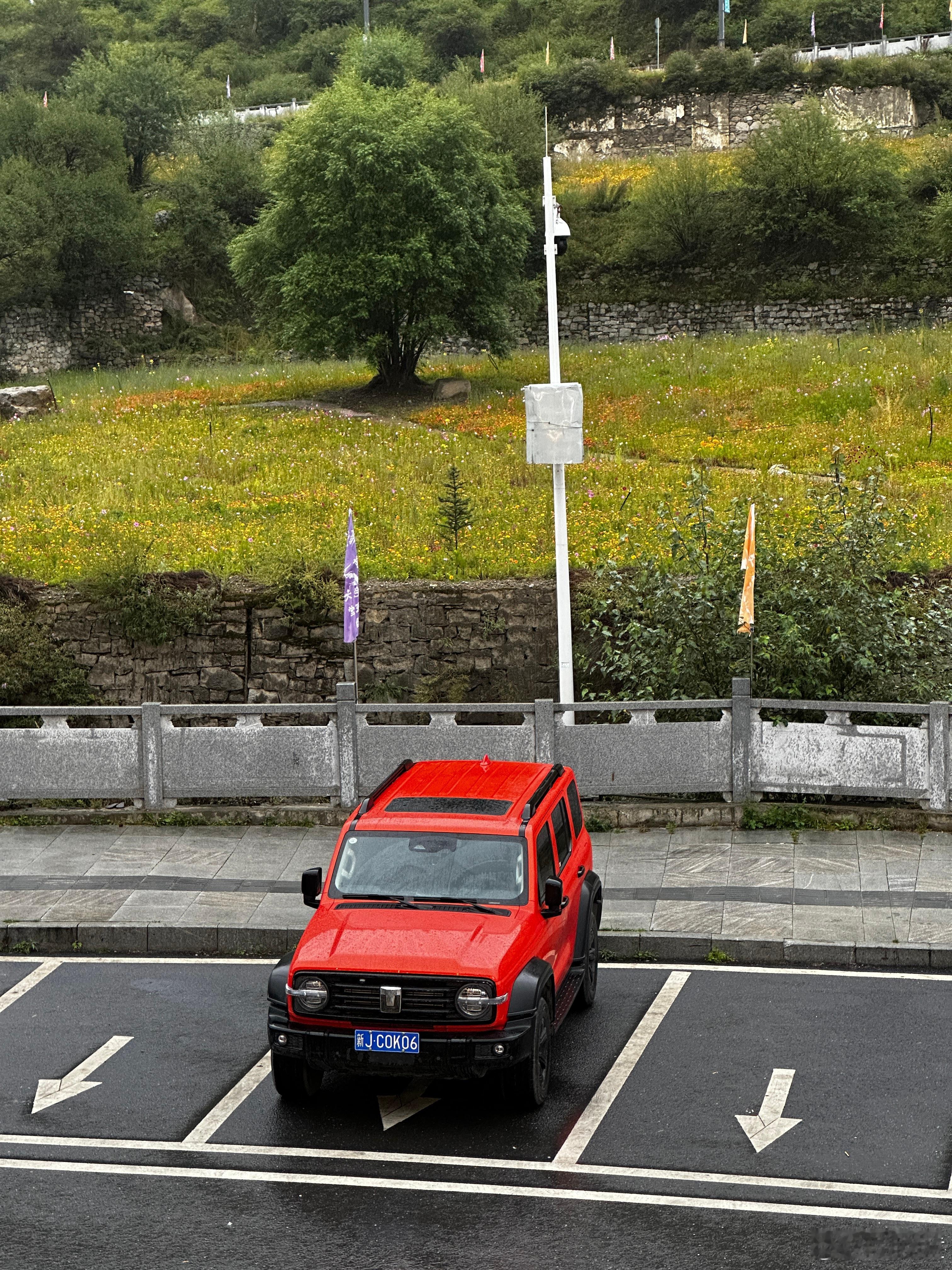 哪个瞬间让你觉得这车值了有一次瓢泼大雨开车回家，家里是露天车位，挺好车以后发现