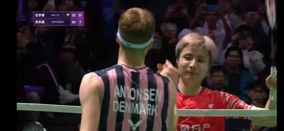 30岁还能打？石宇奇120万奖金打脸决赛最后一球落地，他直接躺倒。观