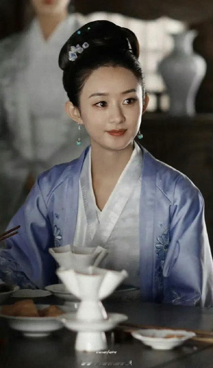 杨紫演国色的时候31岁，赵丽颖演知否的时候30岁