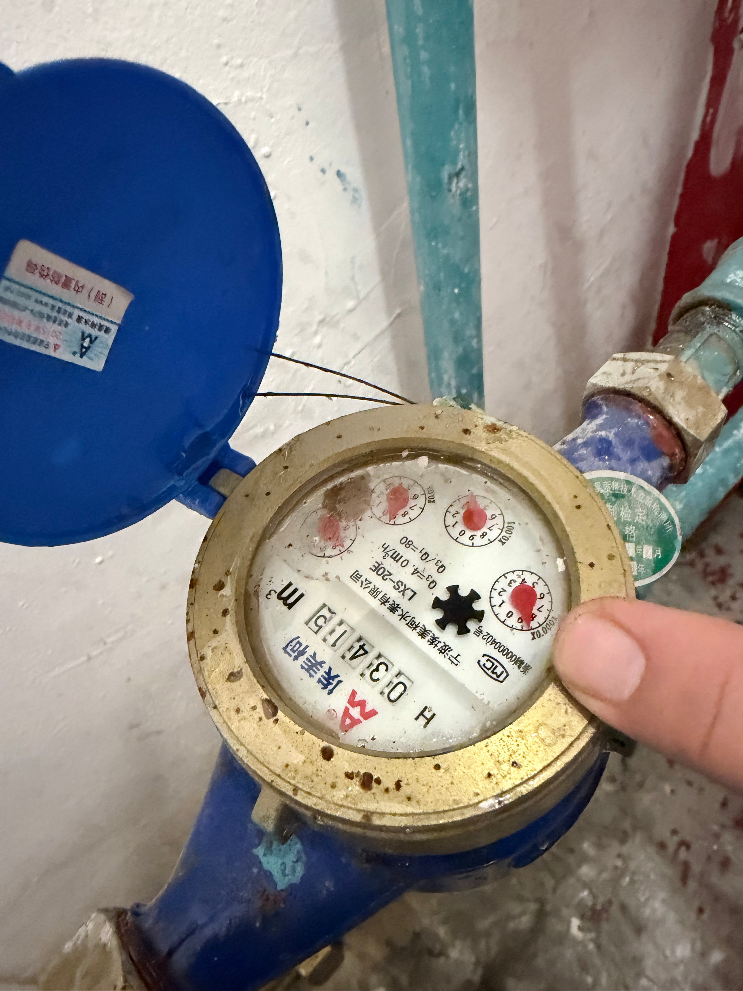 服了，我前两天交物业费（水费也在一起）我发现我家这几个月水费异常几乎都是80-1