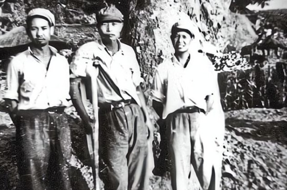 1953年，志愿军师长王扶之负伤回国，偶遇一赶车老丈，于是便乘车回家，两人相谈甚