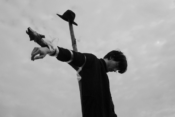 一个人的觉醒，1%靠别人提醒，99%靠千刀万剐。——《洞见》