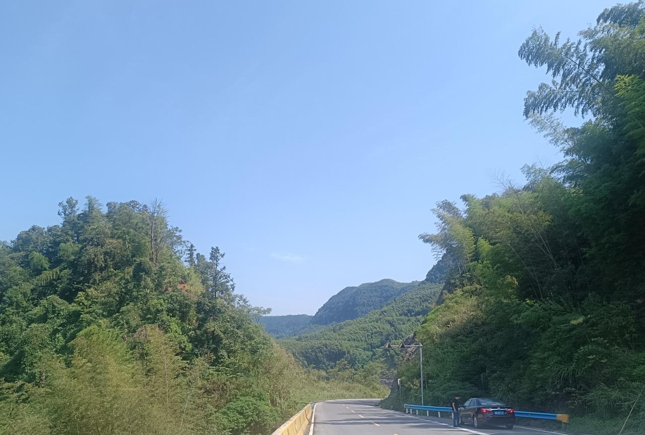非常赞同经济学家马光远的观点：如果房地产崩了，消失的是中产阶级。马认为，富人的