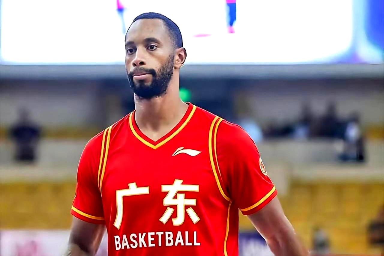 广东男篮这波操作真把人看愣了，签弗格？就是那个被辽宁丢掉的弗格？前脚莫兰德