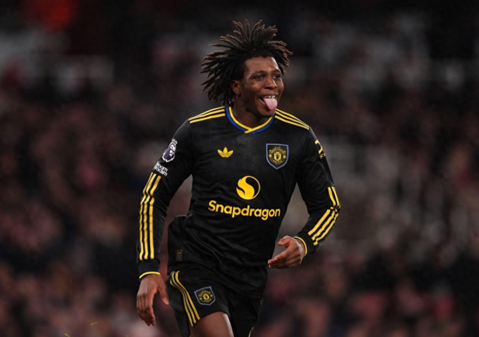 英超第23轮，曼联客场对阵阿森纳，下半场多古破门为曼联反超比分，至此，多古近6次