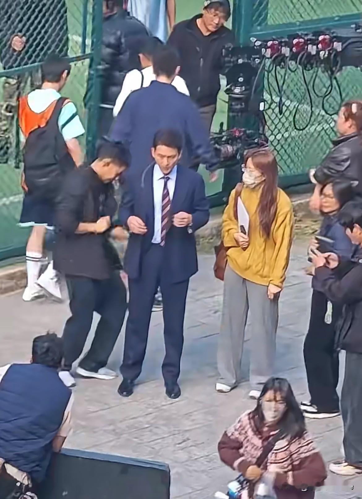 12月27日，欧豪新剧路透，原以为是《玉兰花开君再来》剧组，但又觉得不像，去了解