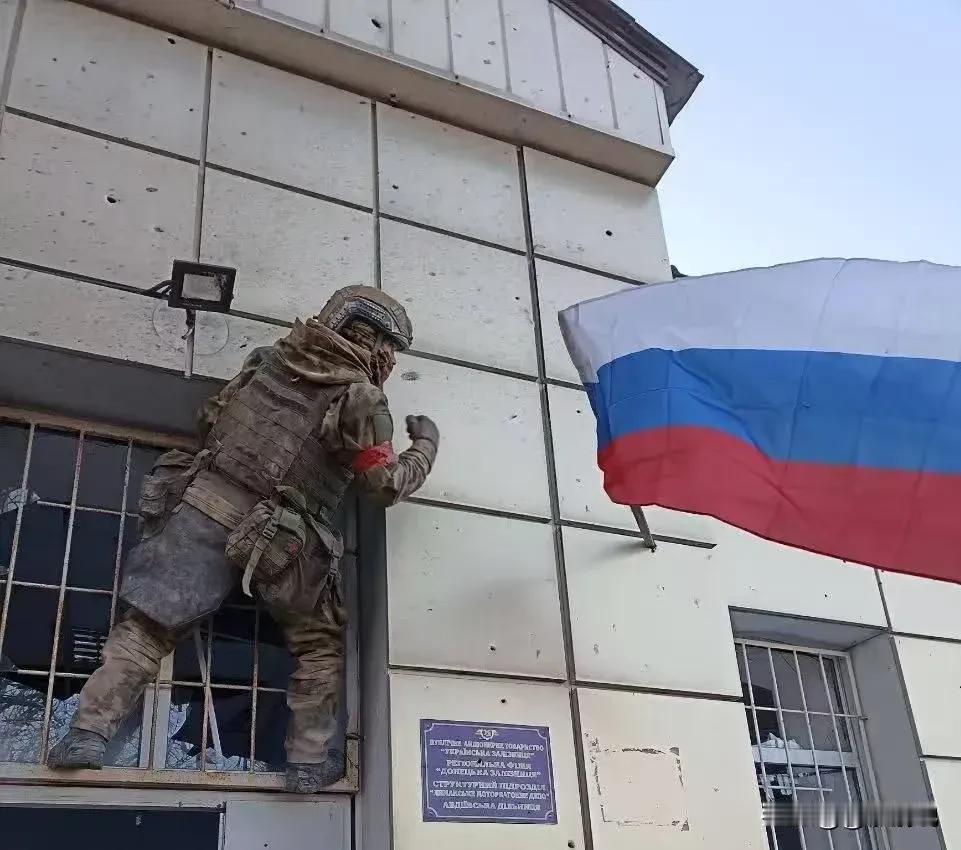 关于乌克兰和俄罗斯的事，真是太乱了。普京总是说要“解放历史领土”，听起来就是个借