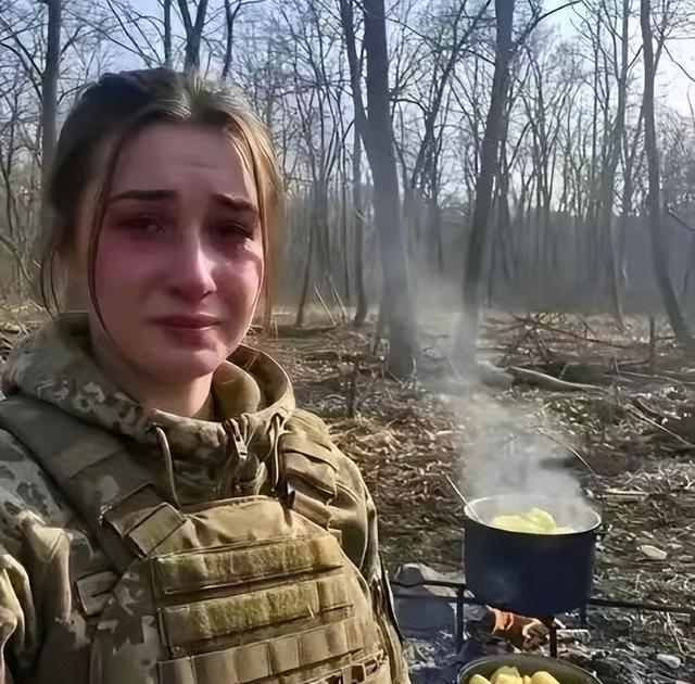 一名乌军女兵，曾在接受乌克兰电视台采访，被问到前线当下更缺人，还是更缺无人机时，