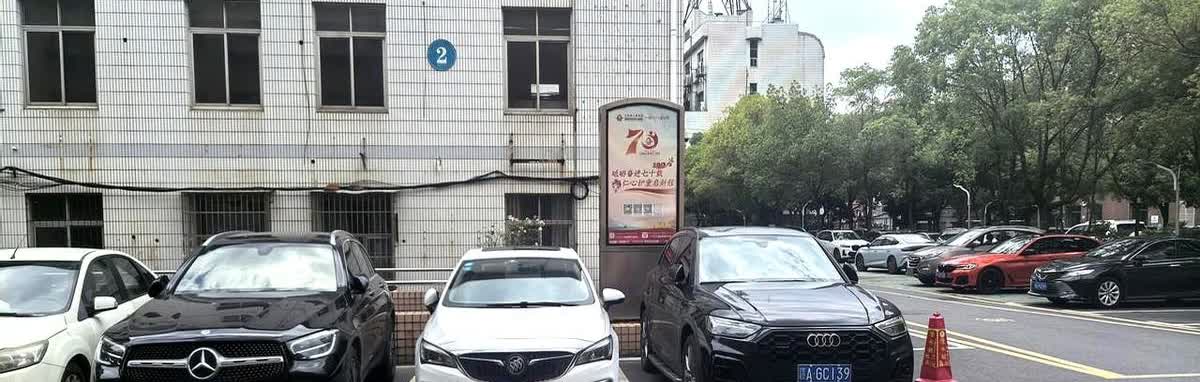 现在奥迪Q5L已经对标不了奔驰GLC了，让奥迪Q5L的大哥奥迪Q6来差不多，这奥