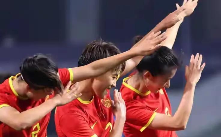 中国女足差一点点又崩溃了，让人家苏格兰女足上半场4分钟进3球，才开始15分钟中国