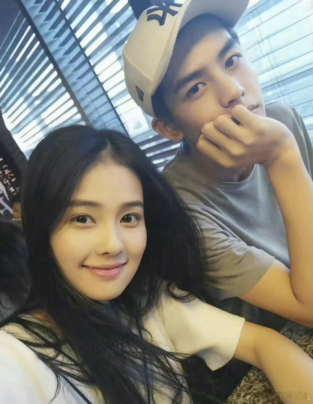 白鹿宋威龙早期旧照白鹿宋威龙早期旧照🈶当年青涩的姐弟俩现在是手握破万剧的大明