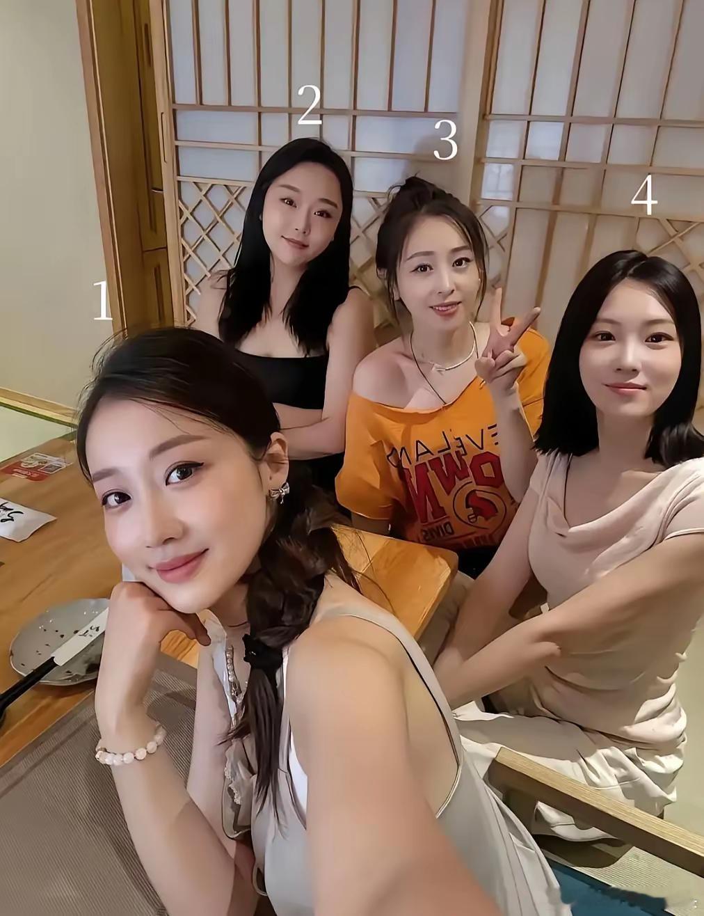 这四个闺蜜，选一个给你做老婆你会选哪个？​​​