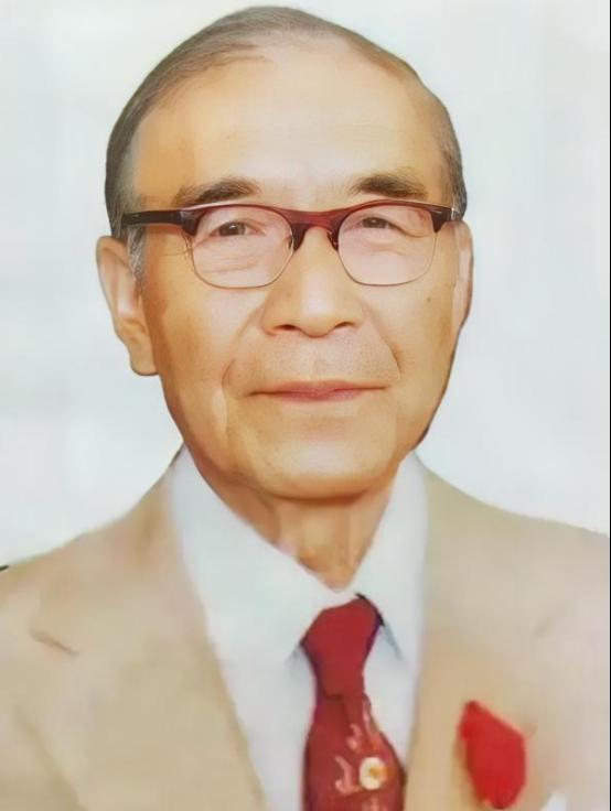 85岁的他喝迷糊了，把家里23岁的小保姆当成了自己老婆。保姆没有反抗，第二天，保