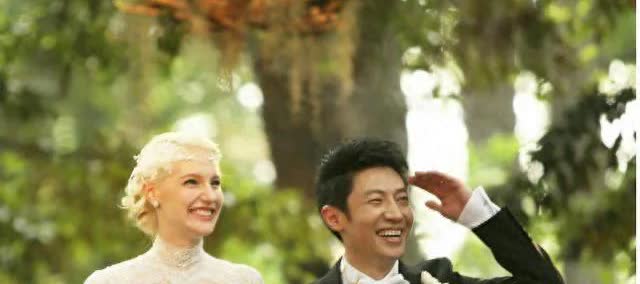 当年，撒贝宁和国际巨星分手后，娶了加拿大妻子李白，有一次，两人吵架了。李白说：“