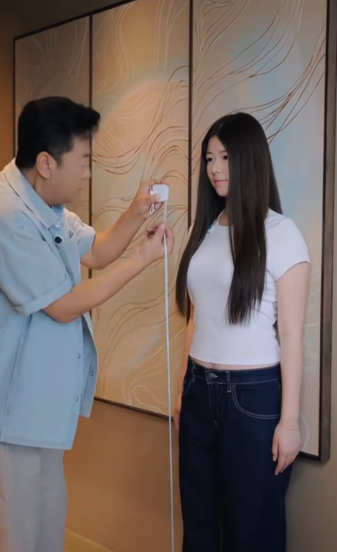 郭涛回应女儿的身高不是180CM，14岁郭懿文身高170CM，看着福气满满的一张