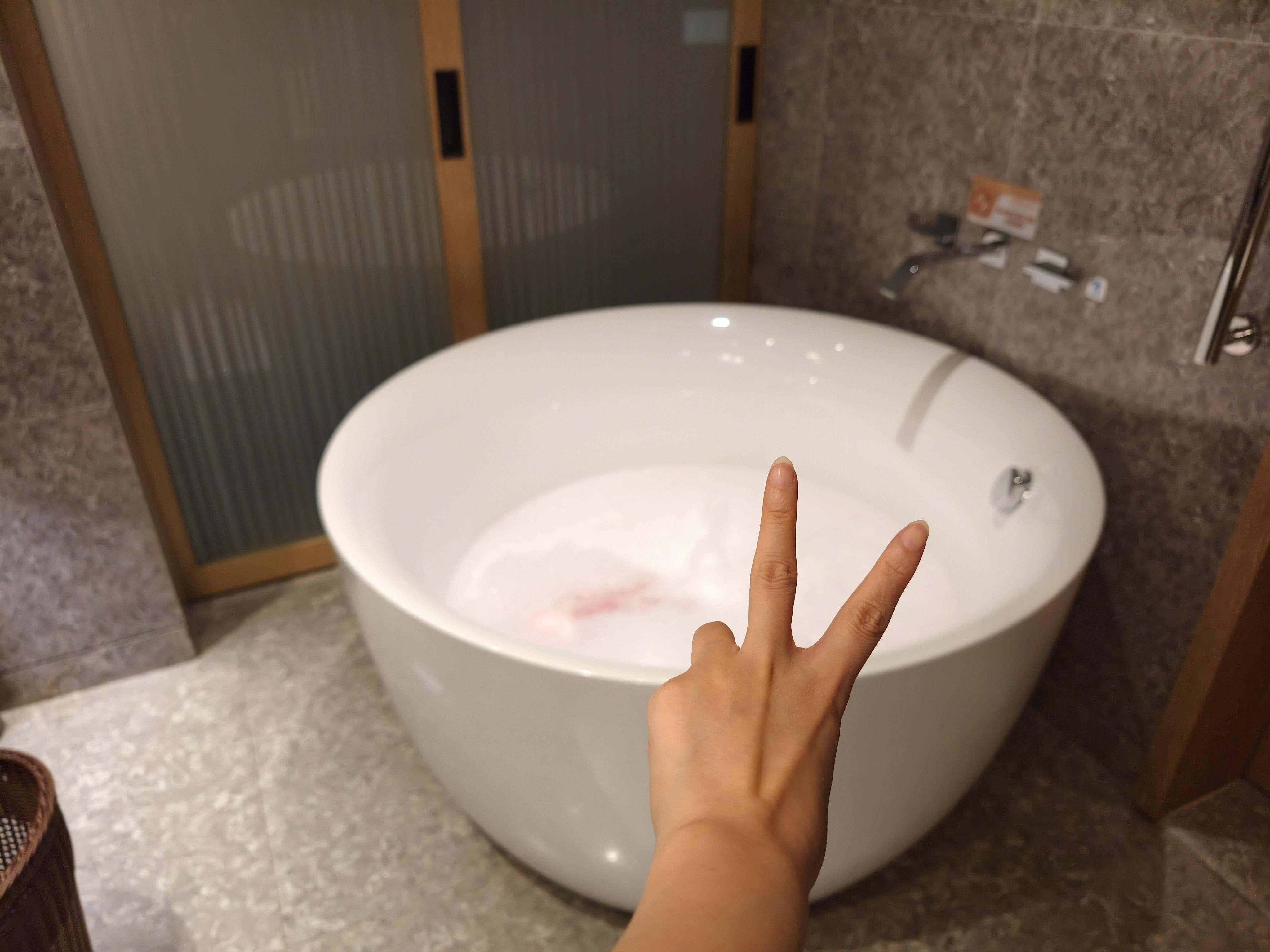 健身回来，今天泡个澡吧头头发扎起来是不是有点像道姑？昆明